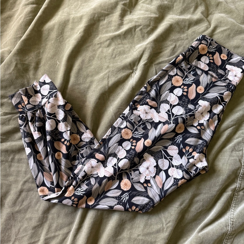 Jala cross waist jogger pants with pockets- magnolia print, size XS